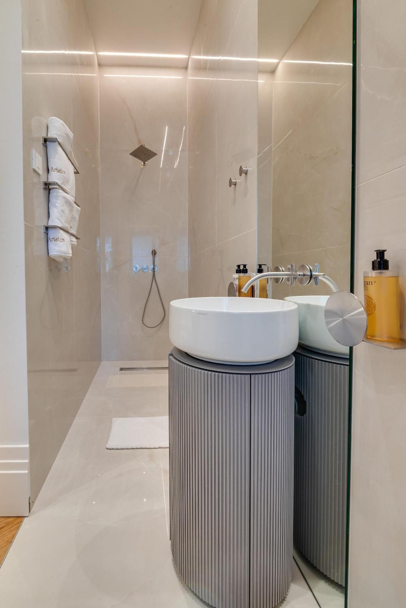 Ariston Hotel